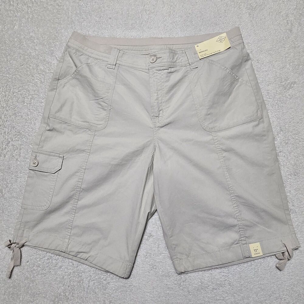NEW St. John's Bay Women's Shorts 11" Inseam Size 16 Bermuda Mid Rise Cargo NWT